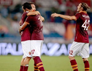 Entra jogador no clube, sai jogador do clube e Totti continua sendo soberano. Foto: Reuters